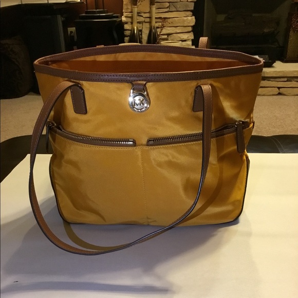 Michael Kors tote - Picture 5 of 12